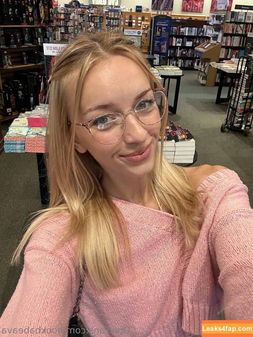 tinabellee / bookbabeava / booktokava / tianabellee leaked photo photo #0018