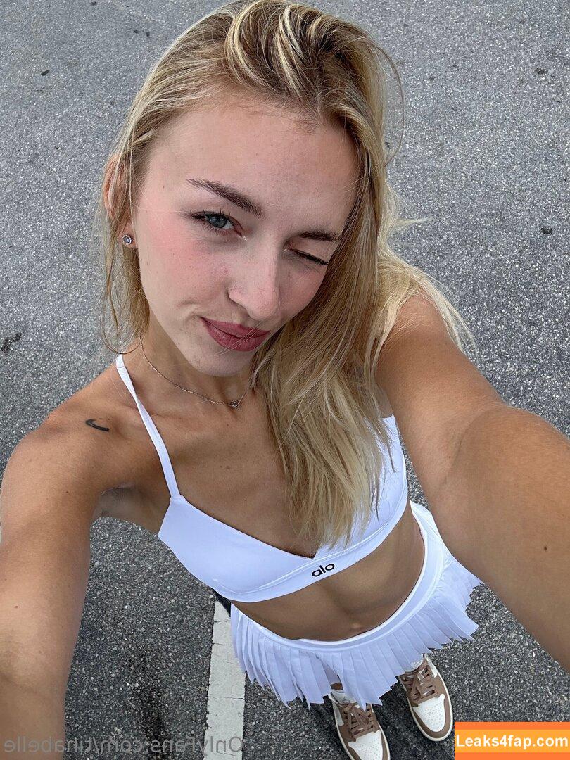 tinabellee / bookbabeava / booktokava / tianabellee leaked photo photo #0025