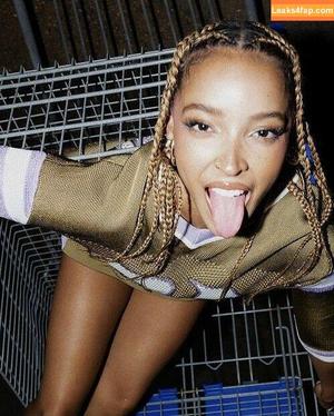 Tinashe photo #0190