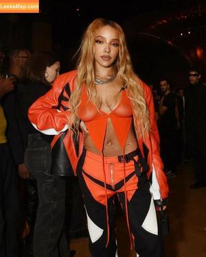 Tinashe photo #0247