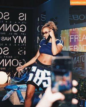 Tinashe photo #0460