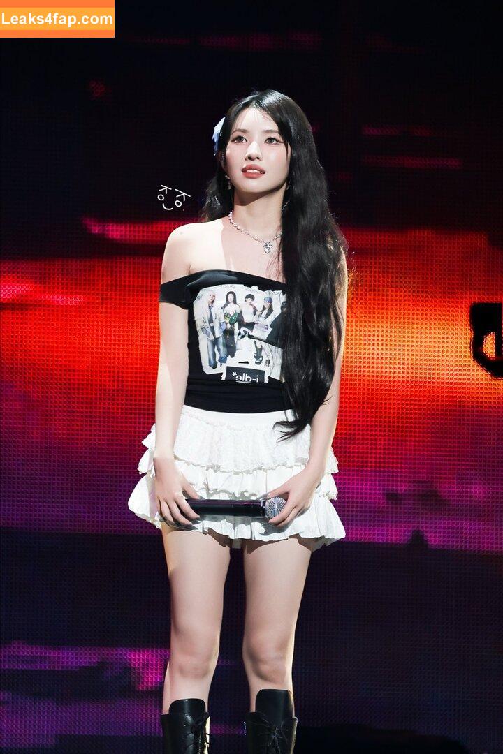 tiny.pretty.j /  leaked photo photo #0151