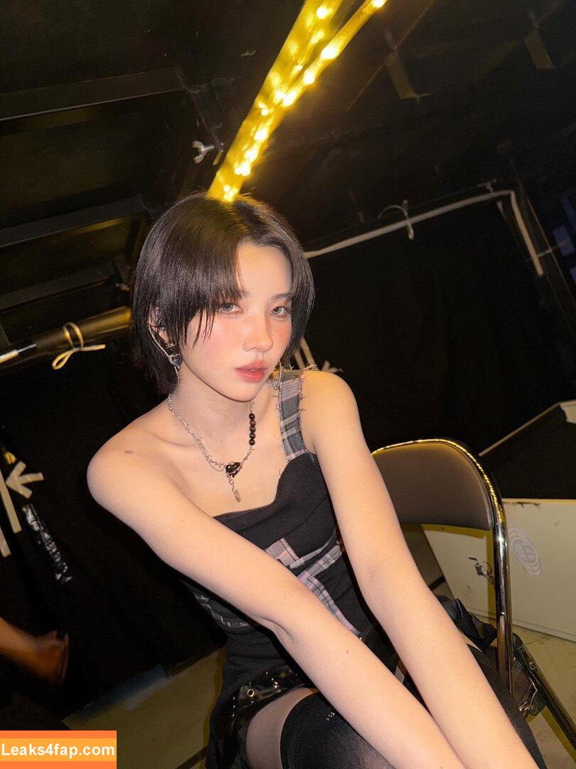 tiny.pretty.j /  leaked photo photo #0165