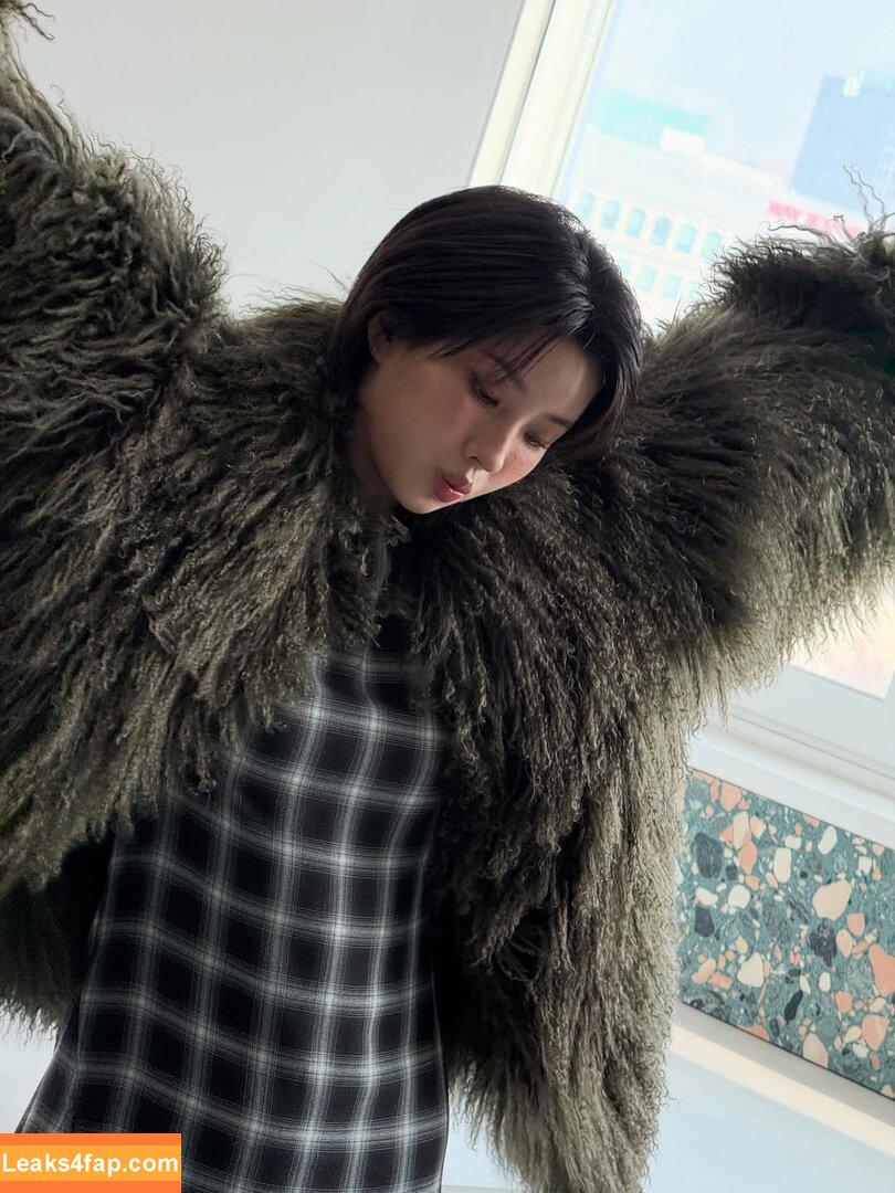 tiny.pretty.j /  leaked photo photo #0181