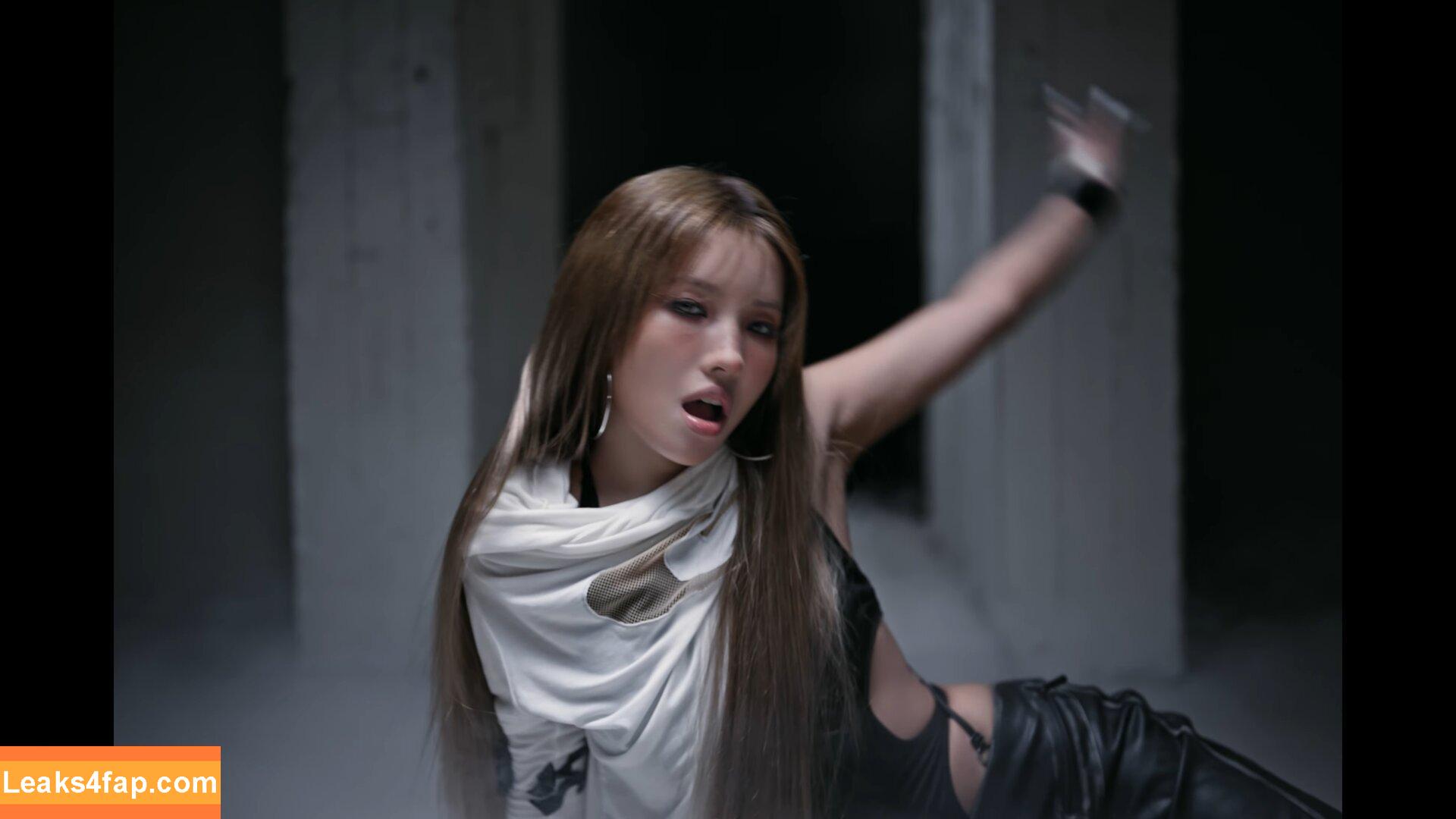 tiny.pretty.j /  leaked photo photo #0215