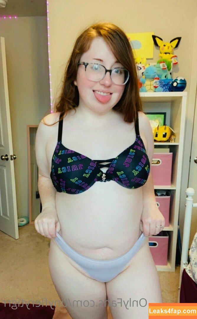 Tinyfierytigrr / Tinyredtiger / tinygingergirl leaked photo photo #0007