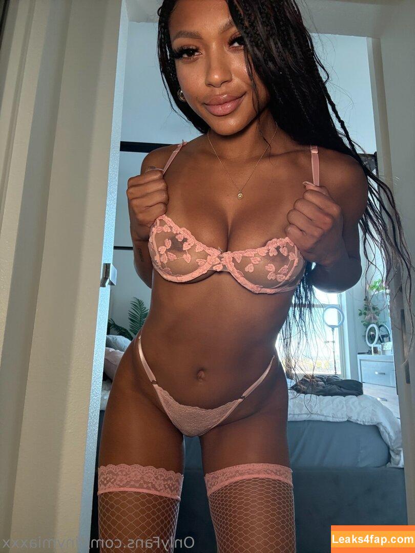 tinymiaxxx / mia_mia_x3 leaked photo photo #0008