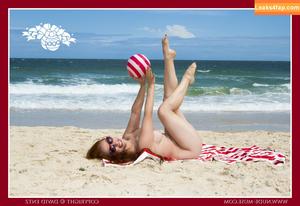 Titania Lyn photo #0918