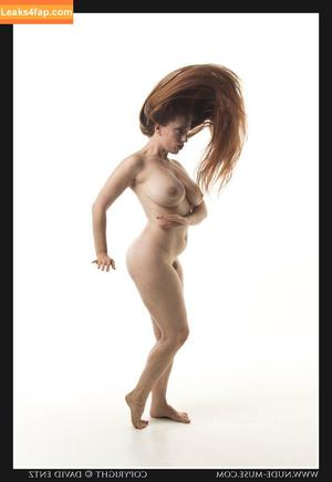 Titania Lyn photo #1070