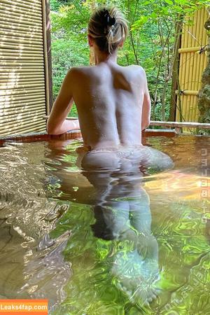 TniweCosplay photo #0001