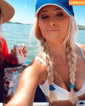 Tomi Lahren photo #0030