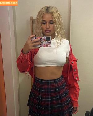 Tommy Genesis photo #0004