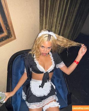 Tommy Genesis фото #0055