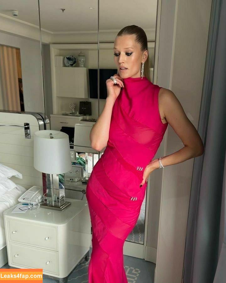 Toni Garrn / tonigarrn leaked photo photo #0018