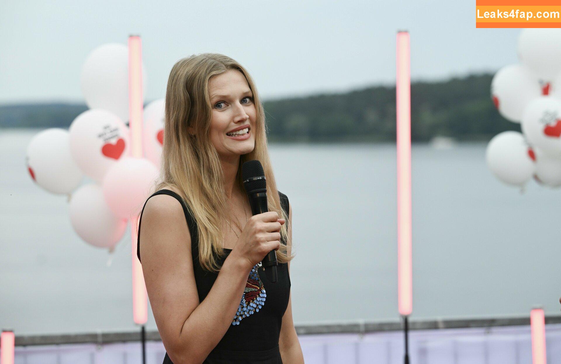 Toni Garrn / tonigarrn leaked photo photo #0056