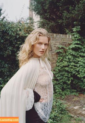 Toni Garrn photo #0001