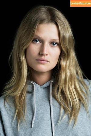 Toni Garrn photo #0004