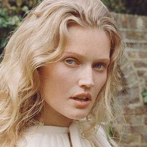 Toni Garrn photo #0009