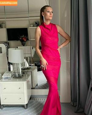 Toni Garrn photo #0019