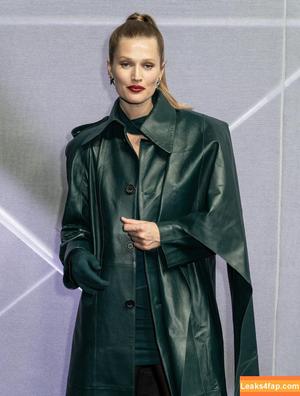 Toni Garrn photo #0050