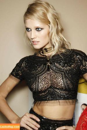 Toni Garrn photo #0470