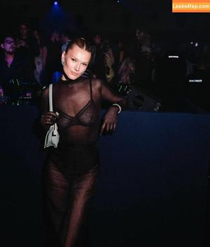 Toni Garrn photo #0514