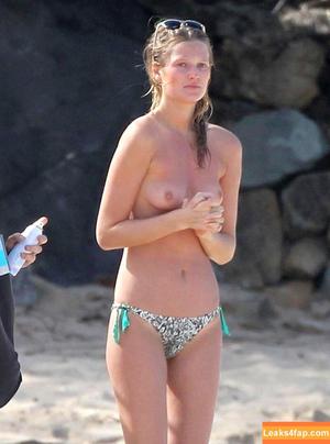 Toni Garrn photo #0563