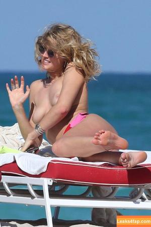 Toni Garrn photo #0570