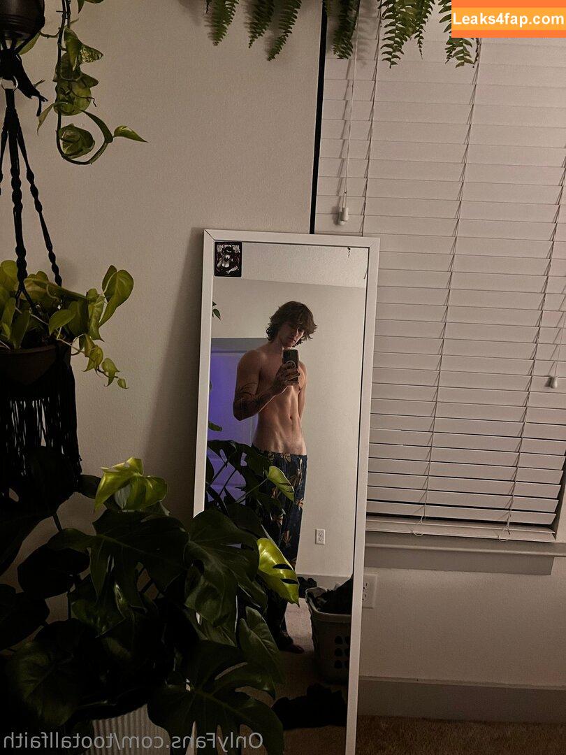 tootalltate /  leaked photo photo #0001