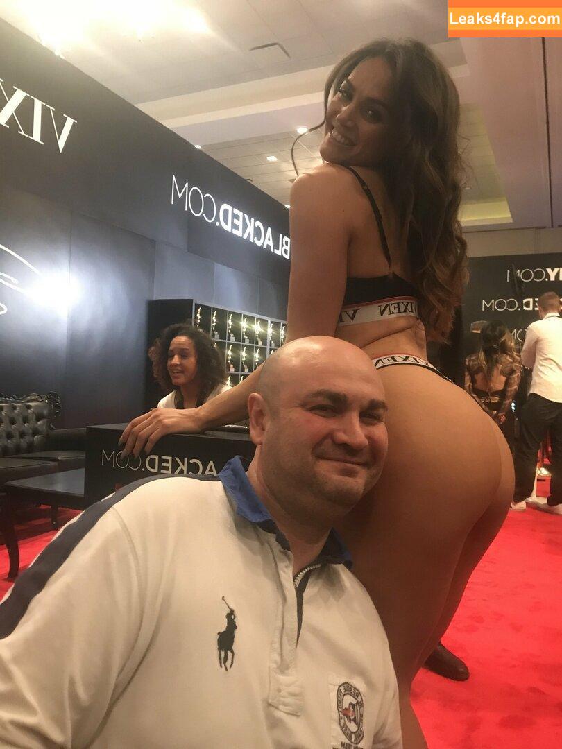 Tori Black / HollyRandall / misstoriblack / officialtoriblack / toriblackofficial_ leaked photo photo #1139