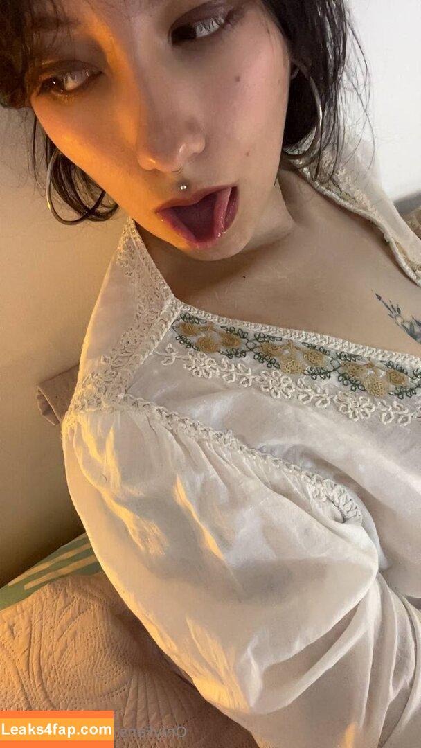 trini_triny / trini.triny leaked photo photo #0025