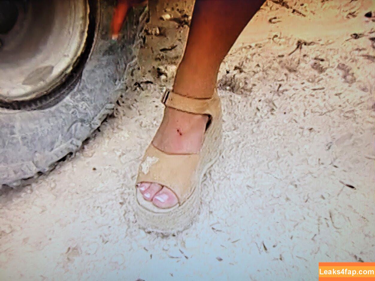 Trish Stratus / trishstratuscom leaked photo photo #0175