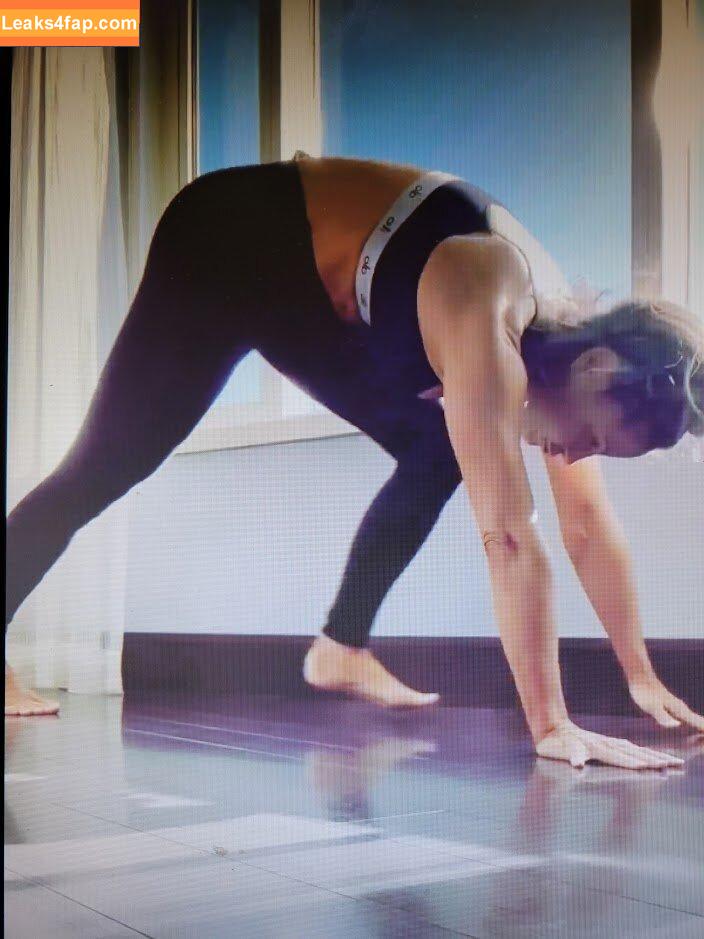 Trish Stratus / trishstratuscom слитое фото фото #0352