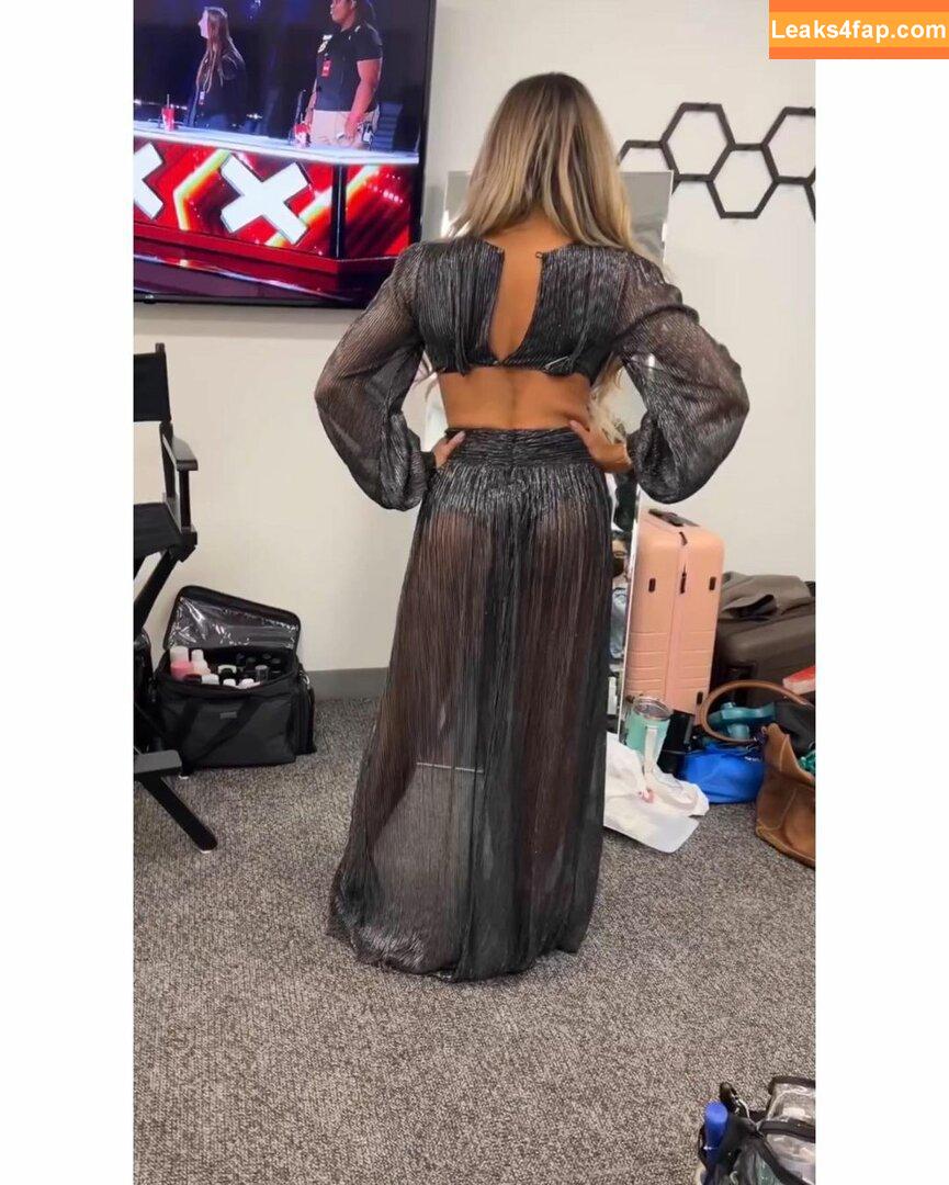 Trish Stratus / trishstratuscom leaked photo photo #0371