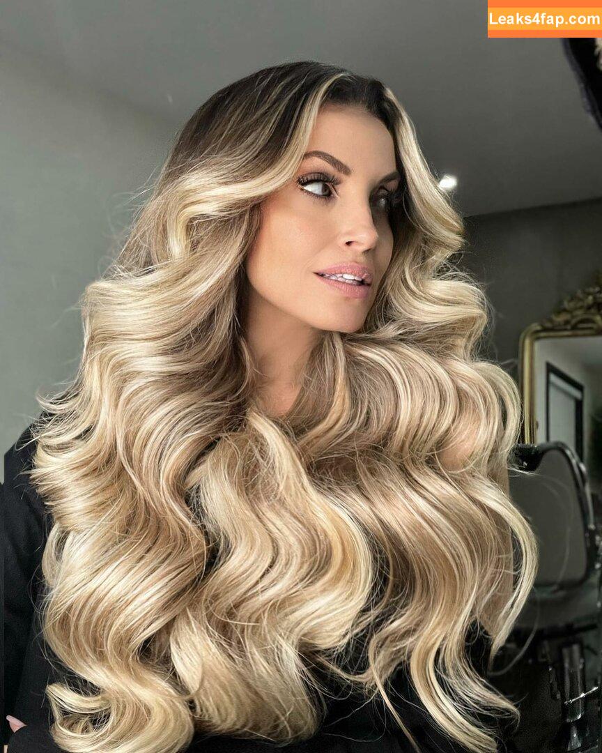 Trish Stratus / trishstratuscom leaked photo photo #0377