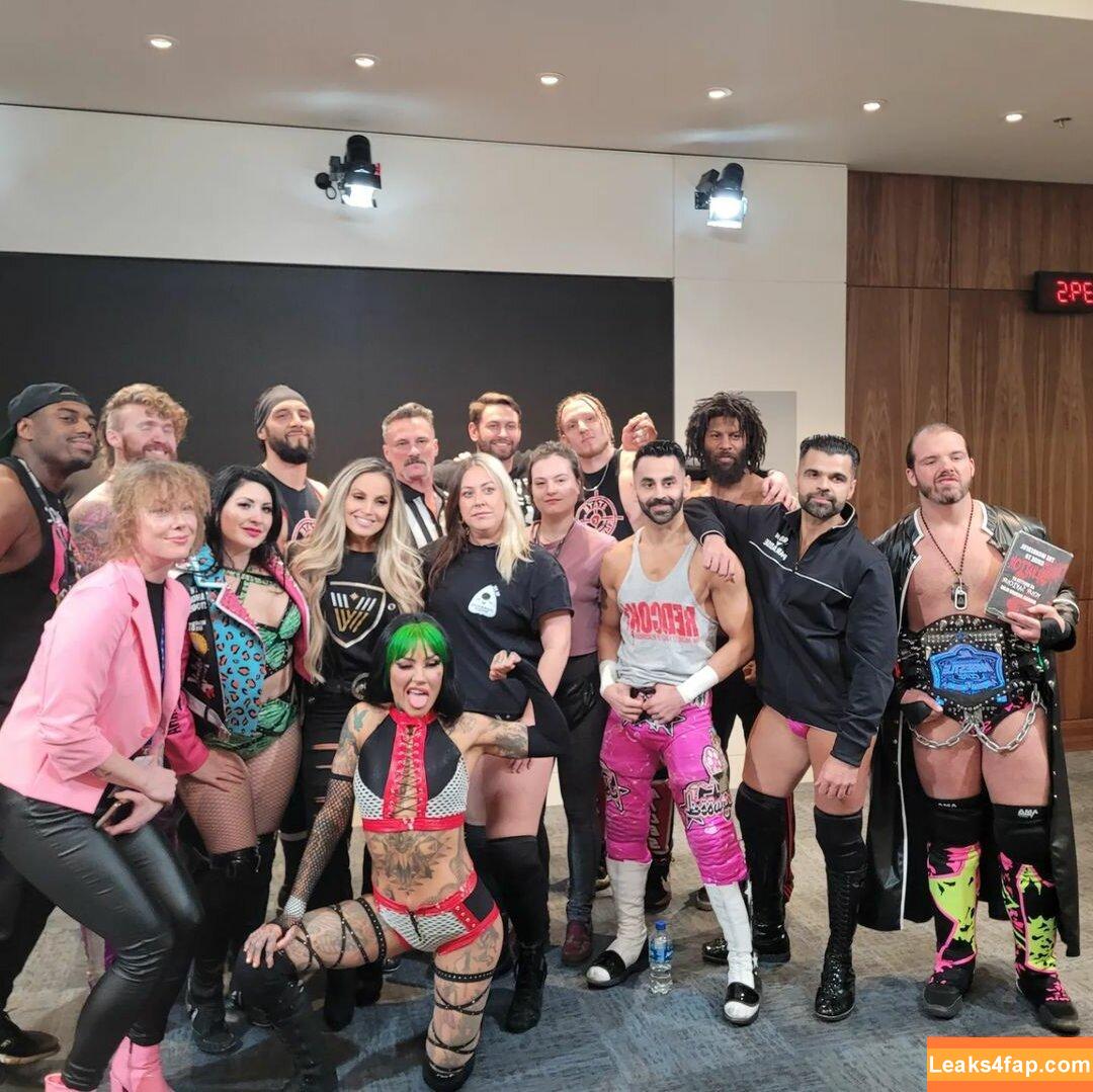 Trish Stratus / trishstratuscom leaked photo photo #0409