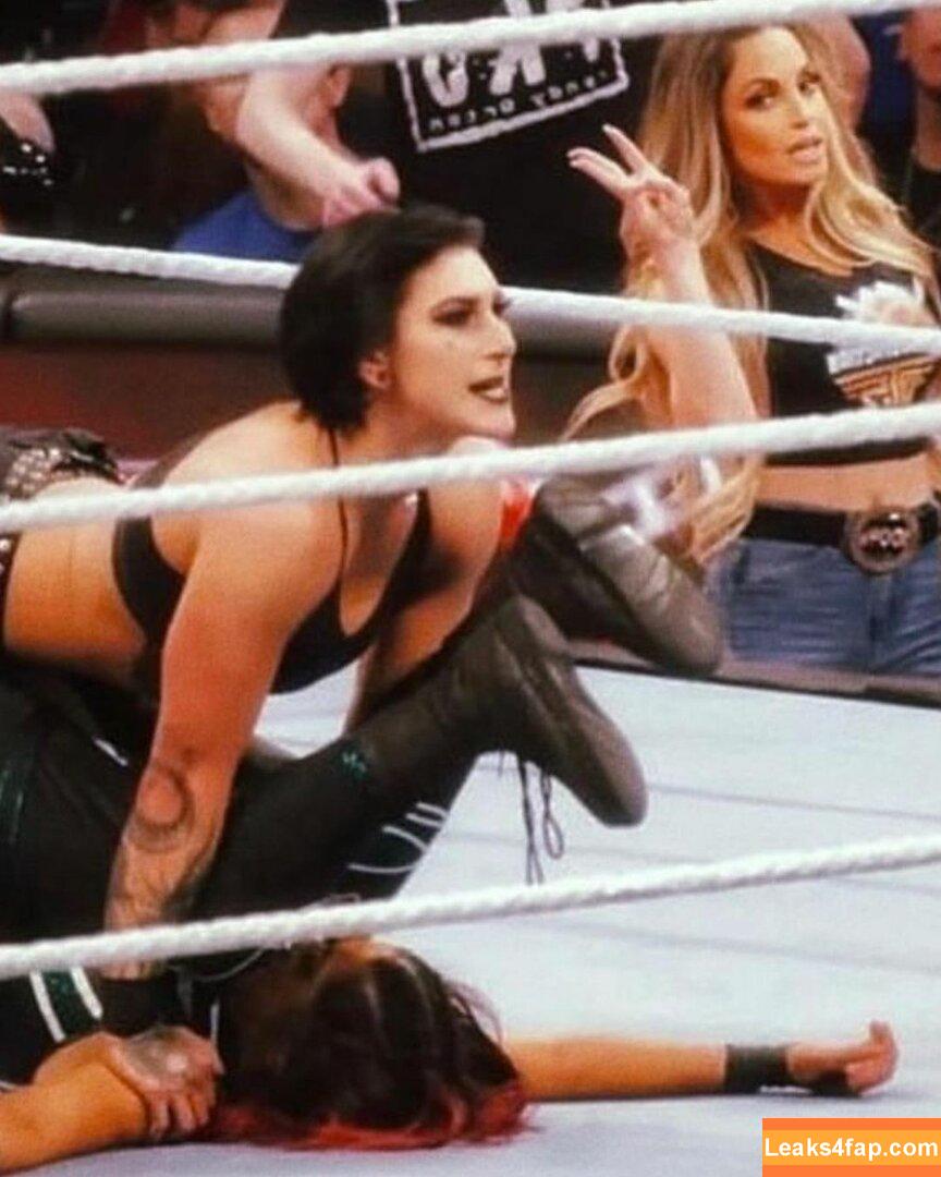 Trish Stratus / trishstratuscom leaked photo photo #0480