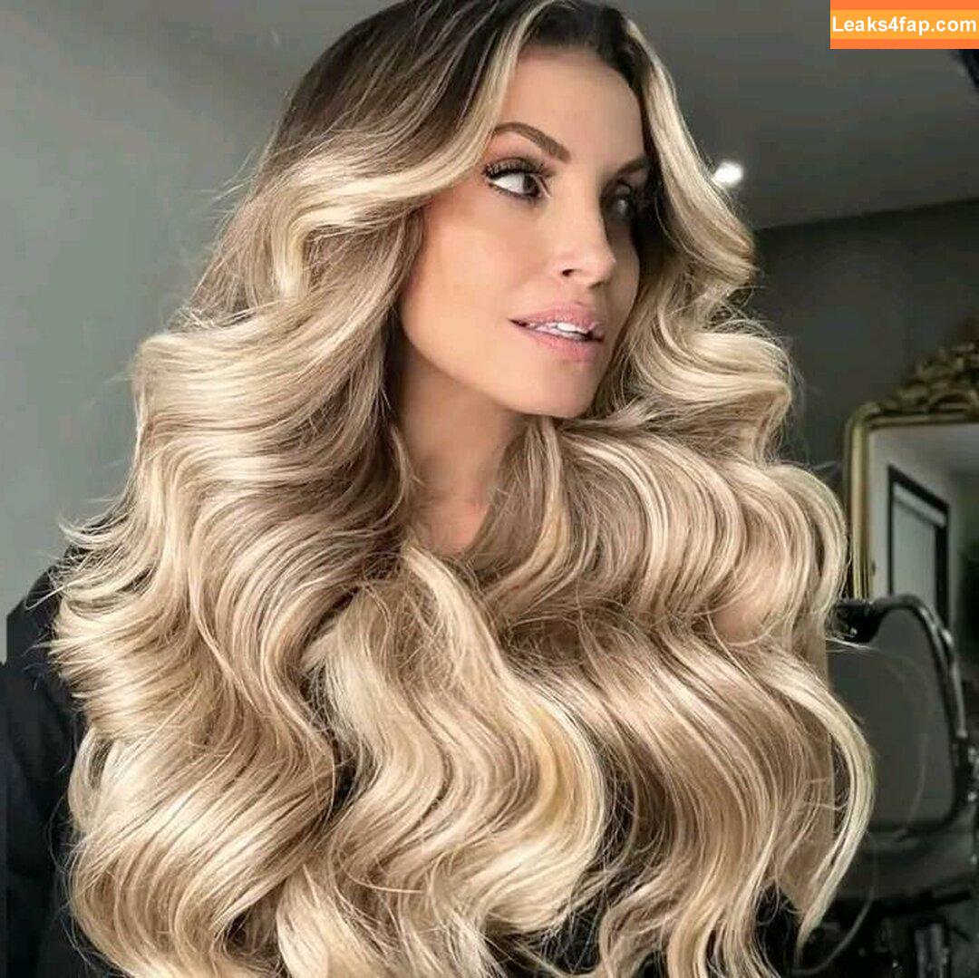 Trish Stratus / trishstratuscom leaked photo photo #0569