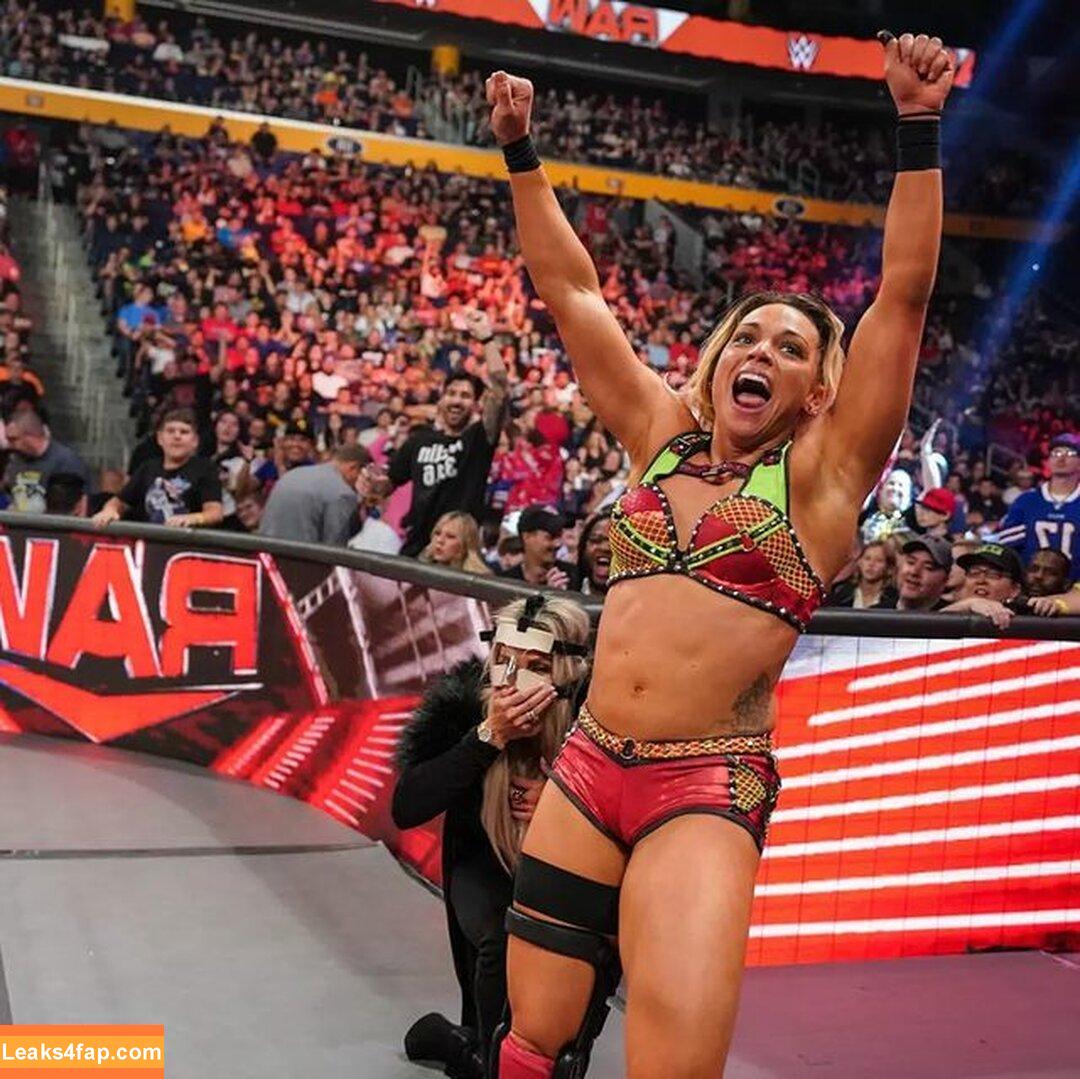 Trish Stratus / trishstratuscom leaked photo photo #0768