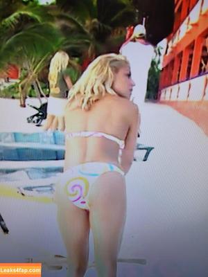 Trish Stratus photo #0123