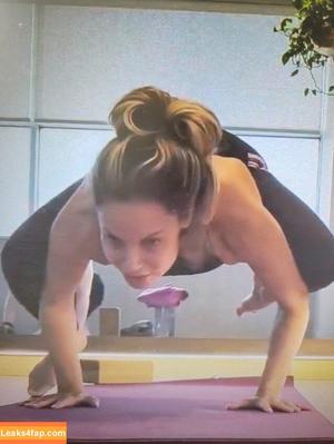 Trish Stratus photo #0399