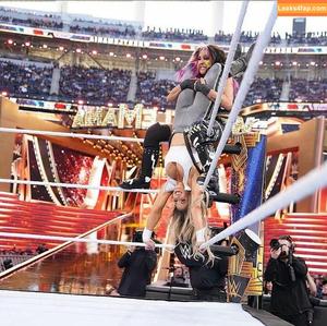 Trish Stratus photo #0543