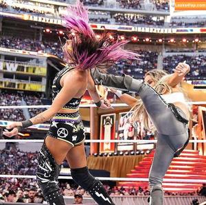 Trish Stratus photo #0549