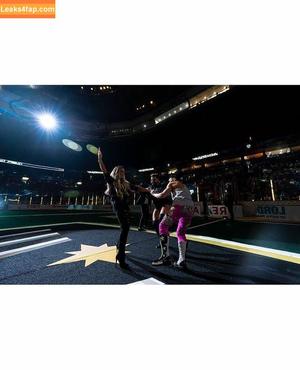 Trish Stratus photo #0572