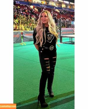 Trish Stratus photo #0573