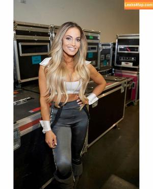 Trish Stratus photo #0855