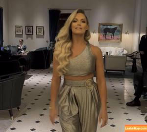 Trish Stratus photo #0949