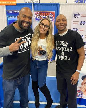 Trish Stratus photo #0956