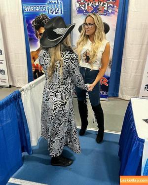 Trish Stratus photo #0968