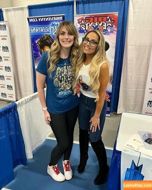 Trish Stratus photo #0975